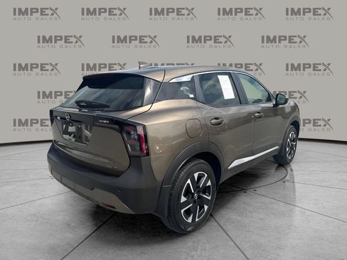 Used 2025 Nissan Kicks SV AWD/4WD image 3