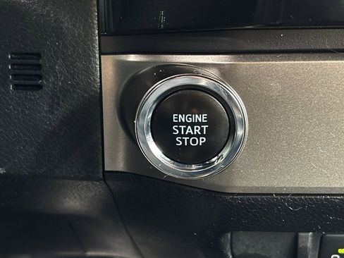 Used 2016 Toyota Tacoma Limited image 22