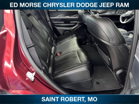 Used 2024 Jeep Grand Cherokee Limited AWD/4WD image 28