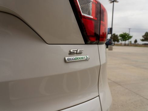 Used 2019 Ford Escape SE FWD image 5
