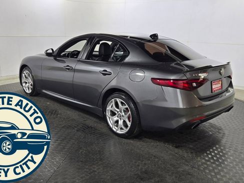 Used 2022 Alfa Romeo Giulia Ti image 5