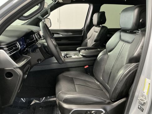 Used 2022 Jeep Wagoneer Series III w/ Premium Group I image 21