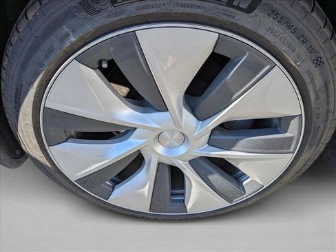 Used 2023 Tesla Model Y Long Range image 15