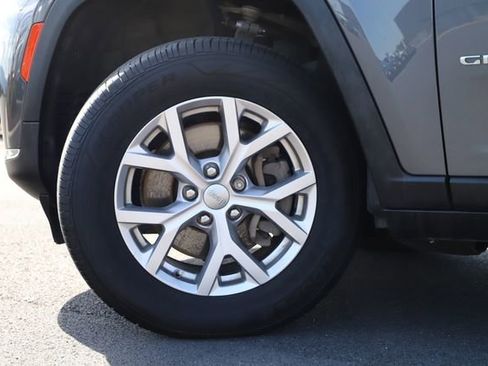 Used 2021 Jeep Grand Cherokee L Limited image 2