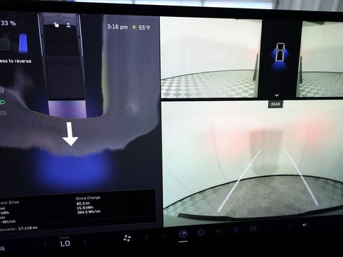 Used 2025 Tesla Cybertruck AWD Crew Cab image 27