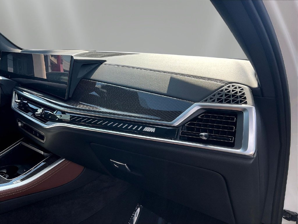 Used 2025 BMW X5 M60i AWD/4WD image 25