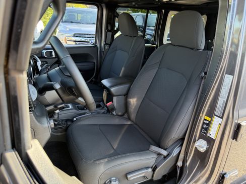 Used 2022 Jeep Wrangler Unlimited Sport AWD/4WD image 16
