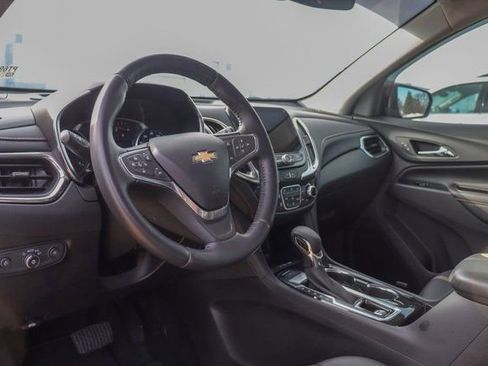 Used 2022 Chevrolet Equinox Premier image 2
