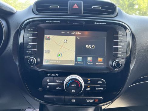 Used 2016 Kia Soul + w/ Audio Package FWD image 15