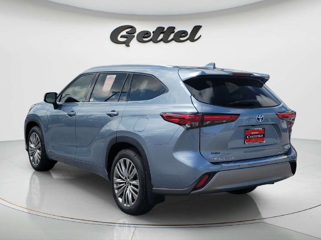 Certified 2022 Toyota Highlander Platinum AWD/4WD image 7