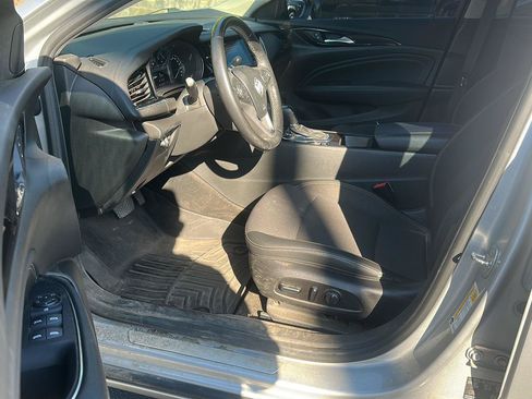 Used 2019 Buick Regal Preferred FWD image 7