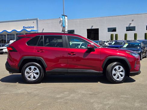 Used 2021 Toyota RAV4 LE FWD image 8