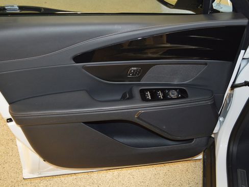 Used 2024 Lincoln Nautilus Reserve w/ Jet Appearance Package (87T) AWD/4WD image 14