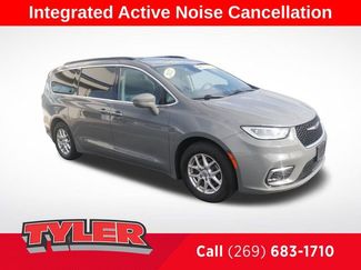 Used 2022 Chrysler Pacifica Touring-L FWD video 1