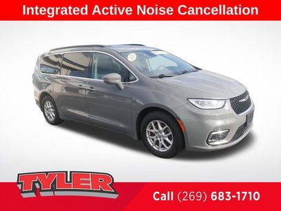 Used 2022 Chrysler Pacifica Touring-L
