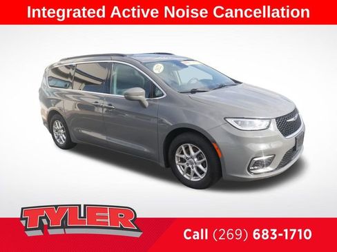 Used 2022 Chrysler Pacifica Touring-L FWD image 1