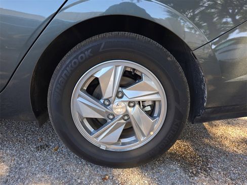 Used 2025 Hyundai Elantra SE image 31