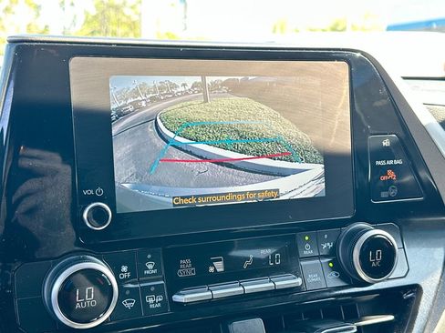 Used 2025 Toyota Highlander LE image 14