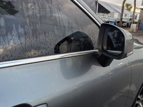 Used 2018 Volvo XC60 T6 Momentum w/ Convenience Package image 18