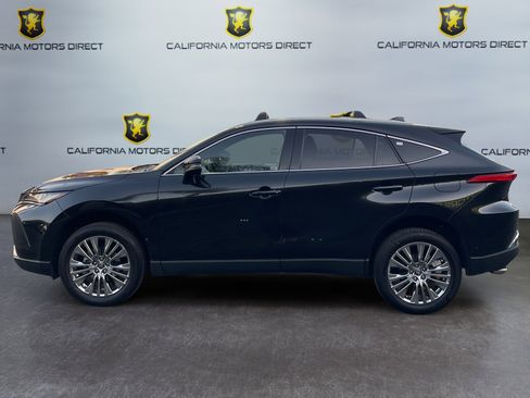 Used 2024 Toyota Venza XLE image 2