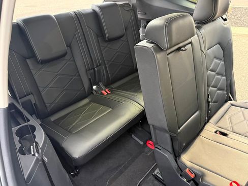 Used 2024 Volkswagen Atlas SE image 38