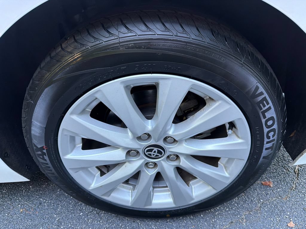 Used 2020 Toyota Camry LE w/ Convenience Package FWD image 19