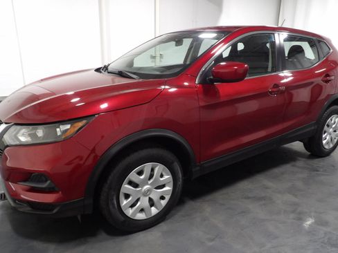 Used 2020 Nissan Rogue Sport S image 3