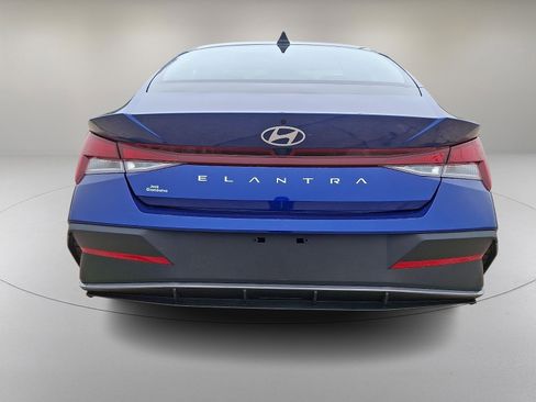 Used 2024 Hyundai Elantra SEL FWD image 9