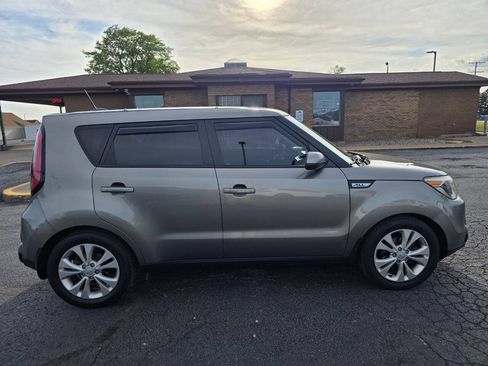Used 2016 Kia Soul + FWD image 9