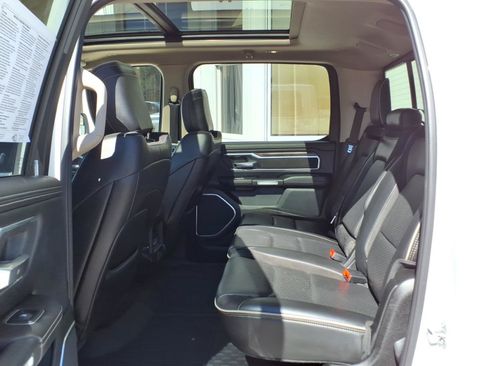 Used 2019 RAM 1500 Laramie AWD/4WD image 10
