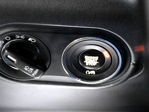 Used 2017 Maserati Levante w/ Luxury Package image 33