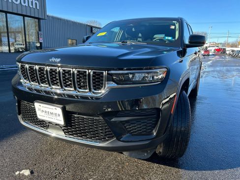 Used 2023 Jeep Grand Cherokee Laredo w/ Luxury Tech Group I image 17