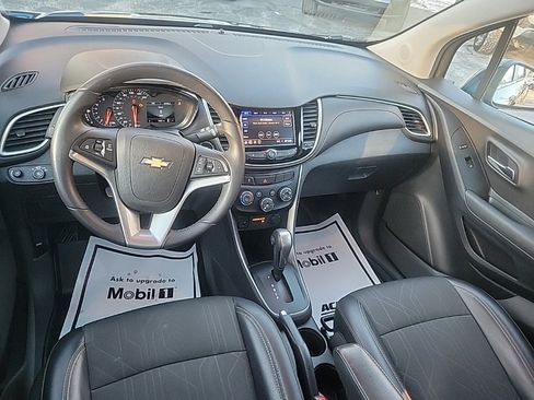 Used 2020 Chevrolet Trax LT w/ LT Convenience Package image 5