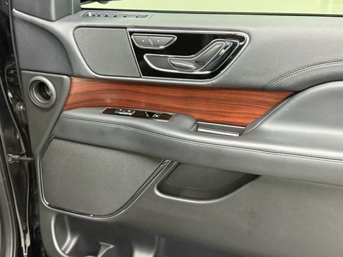 Used 2023 Lincoln Navigator L Standard Sport Utility 4D image 22