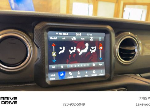 Used 2023 Jeep Wrangler Unlimited Sahara image 25
