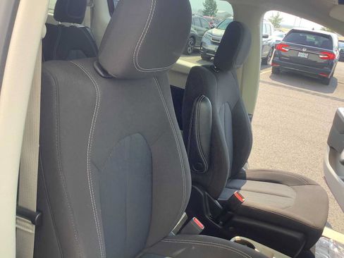 Used 2023 Chrysler Voyager LX FWD image 14