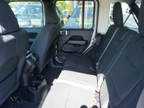 Used 2020 Jeep Wrangler Unlimited Sahara AWD/4WD image 9