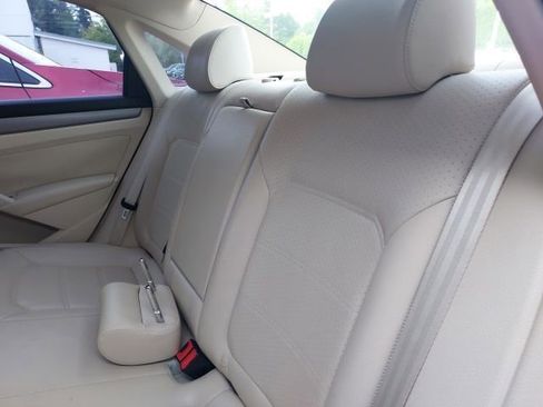 Used 2014 Volkswagen Passat TDI SE FWD image 11