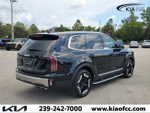 Certified 2025 Kia Telluride EX FWD image 6