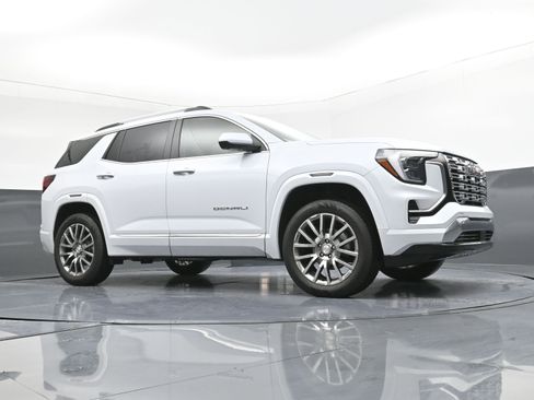 Used 2026 GMC Terrain Denali image 23