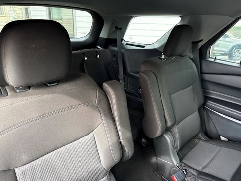Used 2022 Ford Explorer XLT RWD image 7