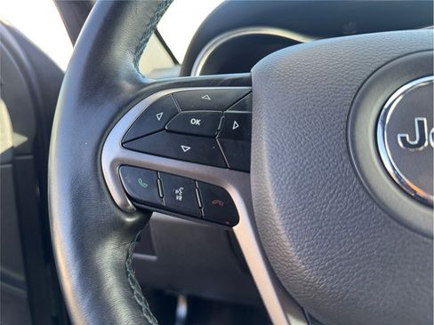 Used 2019 Jeep Grand Cherokee Laredo image 15