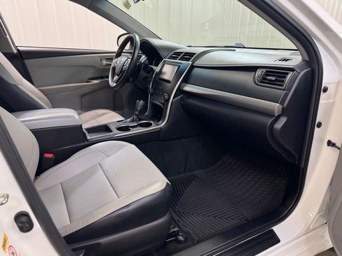 Used 2016 Toyota Camry SE image 23