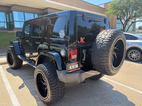 Used 2018 Jeep Wrangler Unlimited Sahara w/ Connectivity Group AWD/4WD image 5