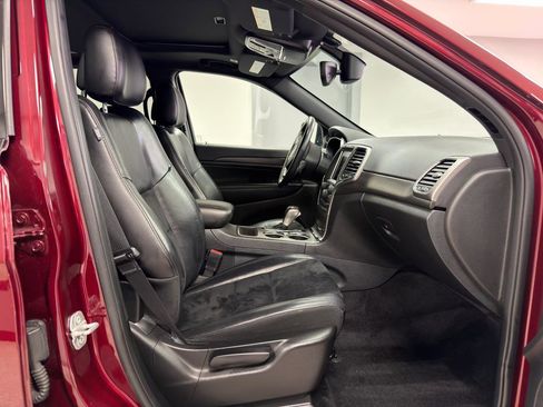 Used 2018 Jeep Grand Cherokee Altitude AWD/4WD image 10