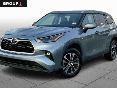 Used 2023 Toyota Highlander XLE image 1