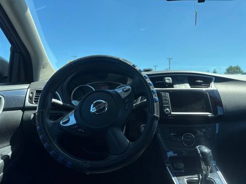 Used 2019 Nissan Sentra SR FWD image 11