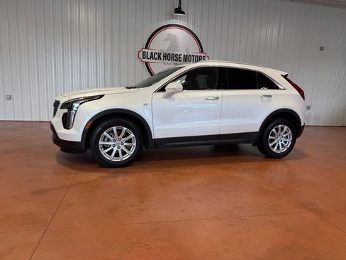 Used 2023 Cadillac XT4 Luxury w/ Cold Weather Package AWD/4WD image 4
