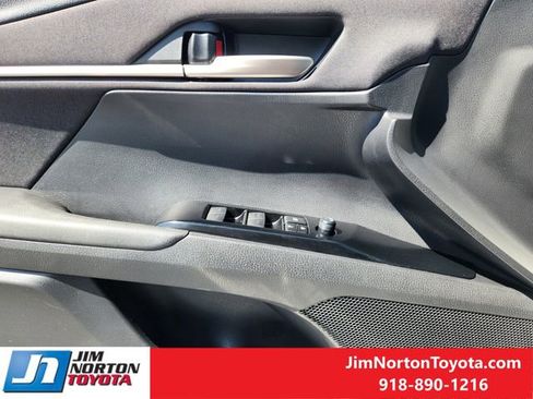 Used 2025 Toyota Camry LE image 23