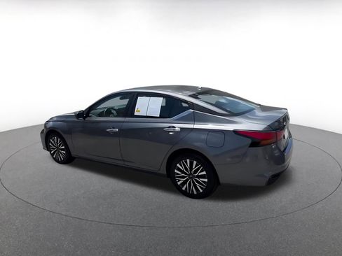 Used 2025 Nissan Altima 2.5 SV FWD image 10